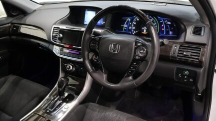 2013 Honda Accord Hybrid EX – Cruise Control and Reverse Camera image 345286