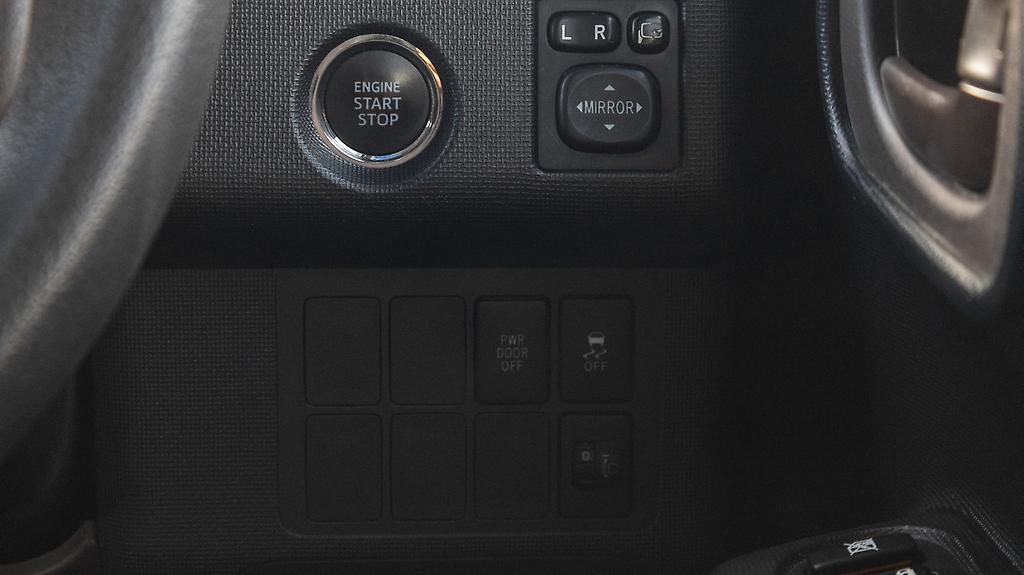 2013 Toyota Spade F model, push start image 342321