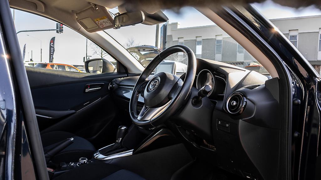 2015 Mazda Demio 13S 6AT Push start image 345678