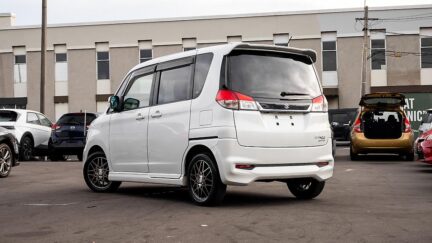 2015 Suzuki Solio Push Start , Dual power slide door image 345927