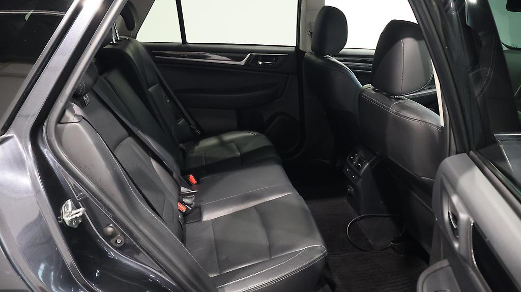 2015 Subaru Outback Limited AWD Leather package image 344170