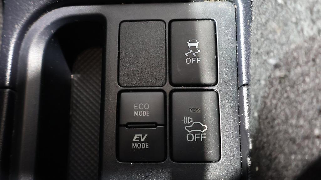 2017 Toyota Vitz Hybrid + Reverse Camera image 345554