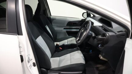 2012 Toyota Aqua S Model + Reverse Camera image 346399