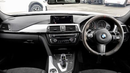 2013 BMW 320i M sports 8AT image 348676