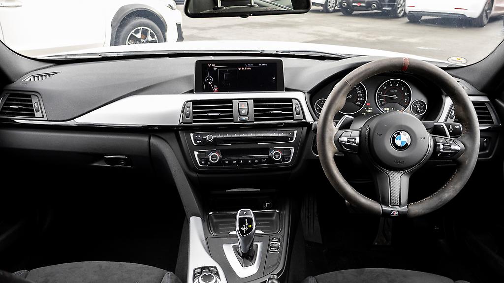 2013 BMW 320i M sports 8AT image 348676