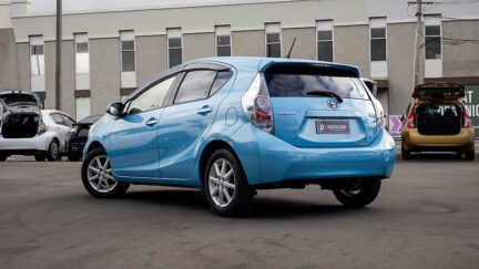 2013 Toyota Aqua F spec Push start hybrid image 347772