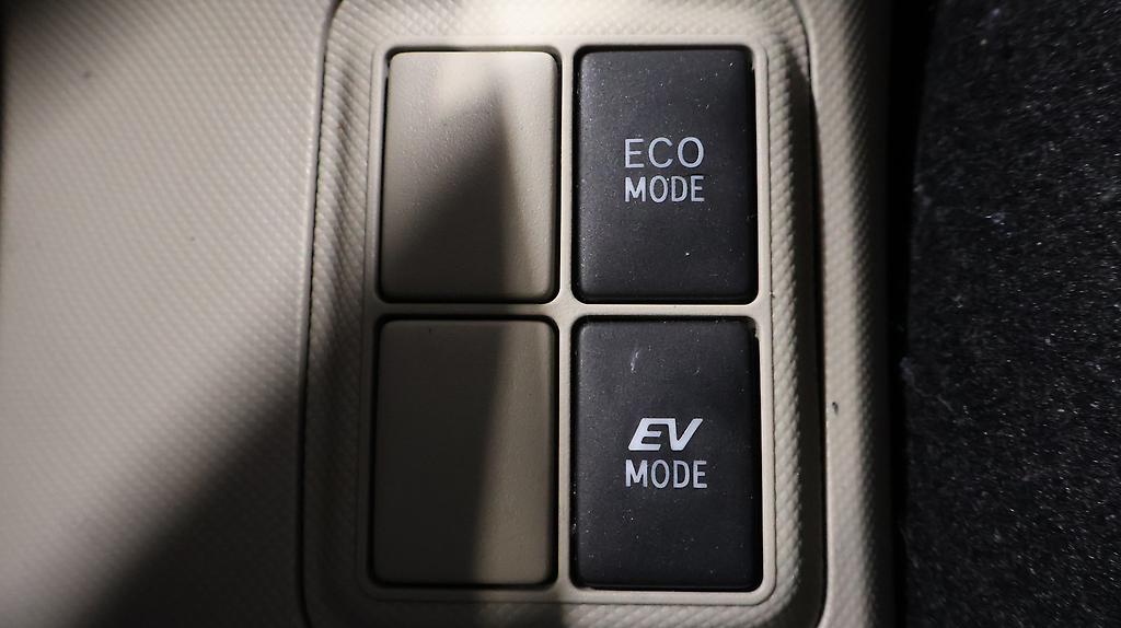 2013 Toyota Aqua S Model, Push Start, Reverse Camera image 348591