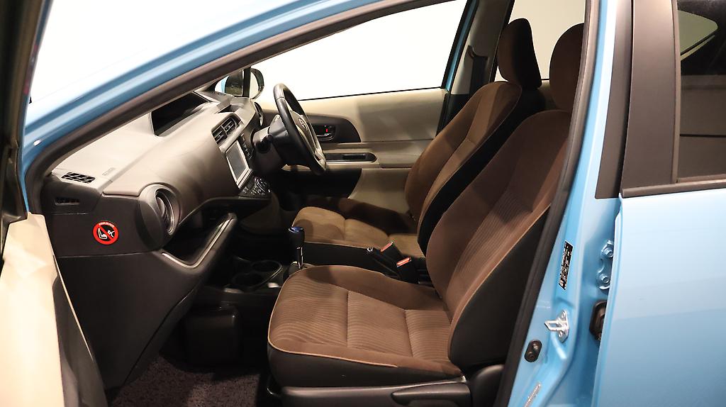 2014 Toyota Aqua G Model, Push Start, Reverse Camera image 350041