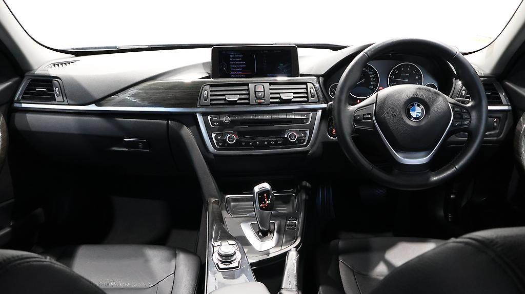 2013 BMW 320i Luxury image 349620