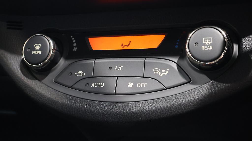2017 Toyota Vitz Hybrid U Sport Package image 346797