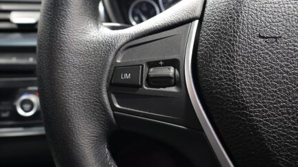 2013 BMW 320i Luxury image 349640