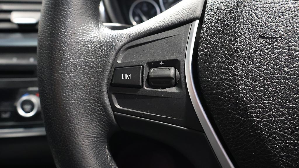 2013 BMW 320i Luxury image 349640