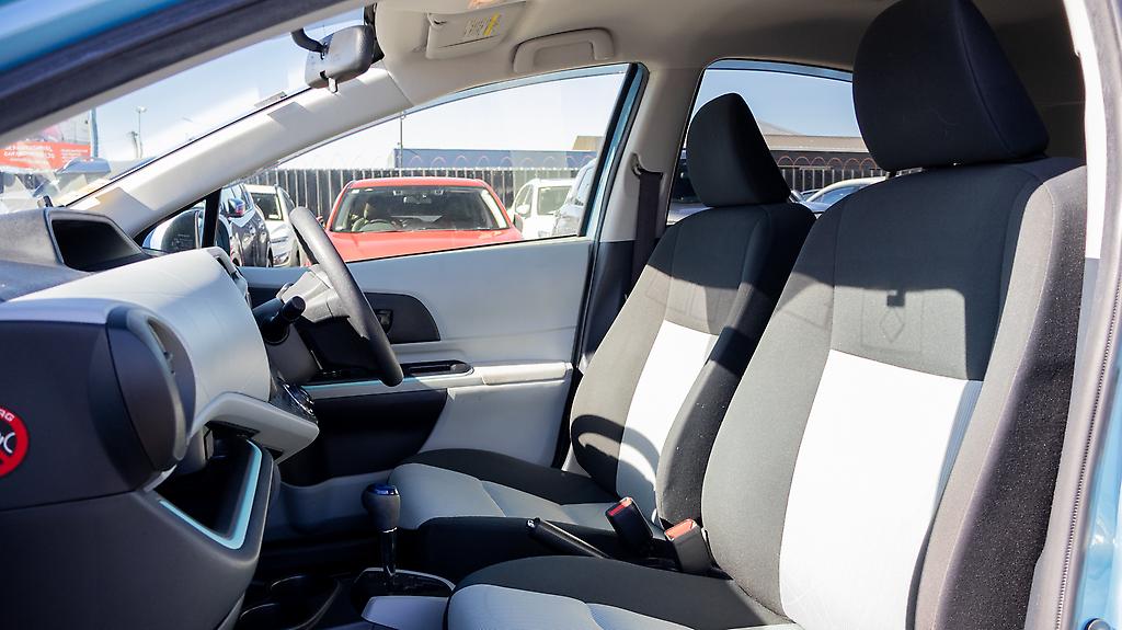 2012 Toyota Aqua G model , Heated seats, Push start image 350795