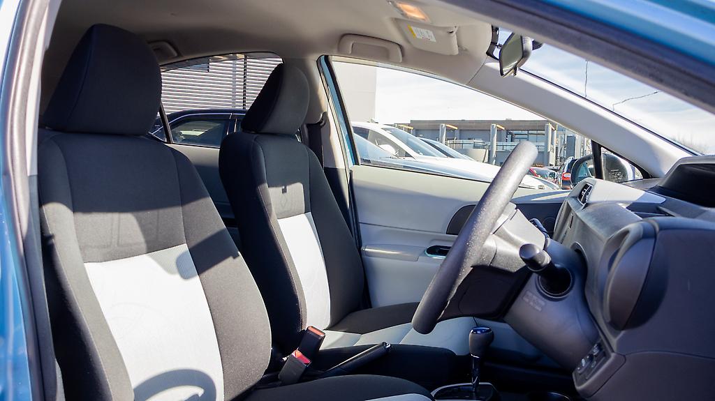 2012 Toyota Aqua G model , Heated seats, Push start image 350788