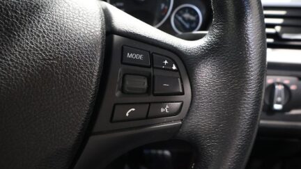 2013 BMW 320i Cruise Control + Reverse Camera image 349025