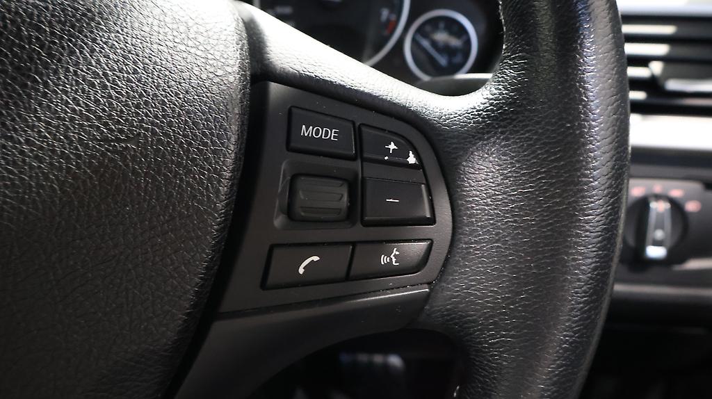 2013 BMW 320i Cruise Control + Reverse Camera image 349025