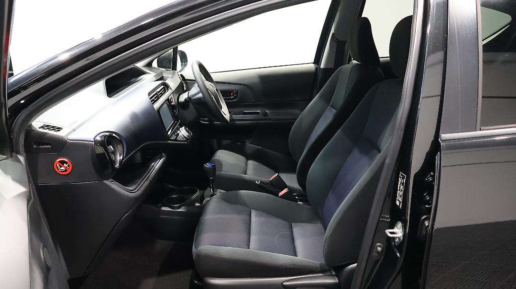 2015 Toyota Aqua S Model + Heated Seats image 347818