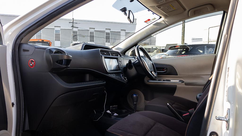 2012 Toyota Aqua F model spec push start, Hybrid image 347519