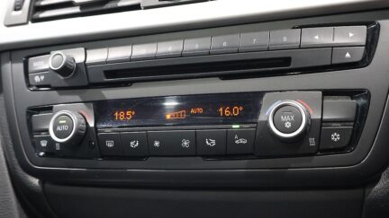 2012 BMW 320i Reverse Camera, Steering Wheel Controls image 348766