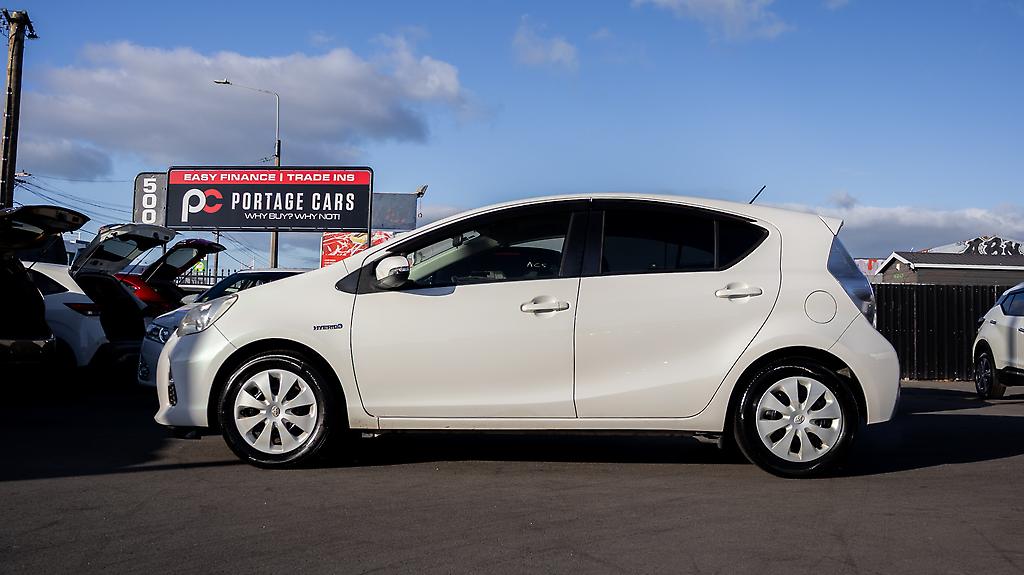 2012 Toyota Aqua F model spec push start, Hybrid image 347505