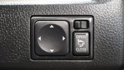 2013 Nissan Serena Hybrid V Selection image 352204