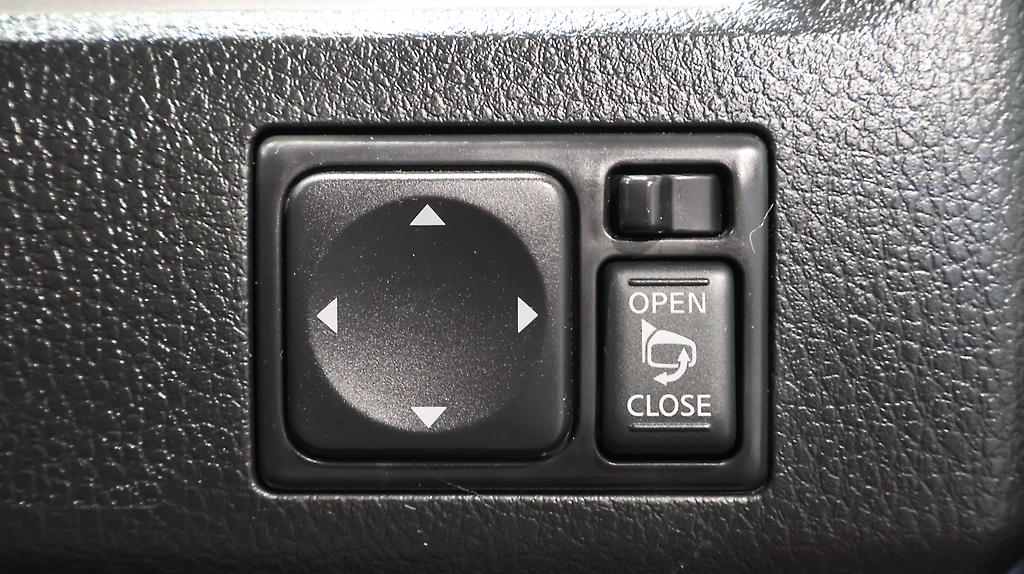 2013 Nissan Serena Hybrid V Selection image 352204