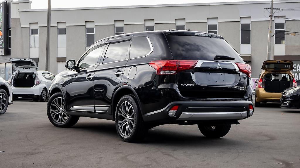 2015 Mitsubishi Outlander 4WD Push start, 7 Seater image 348426