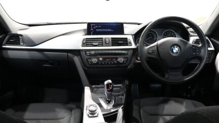 2012 BMW 320i Reverse Camera, Steering Wheel Controls image 348762