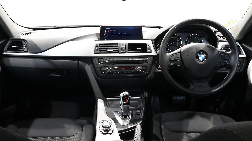 2012 BMW 320i Reverse Camera, Steering Wheel Controls image 348762