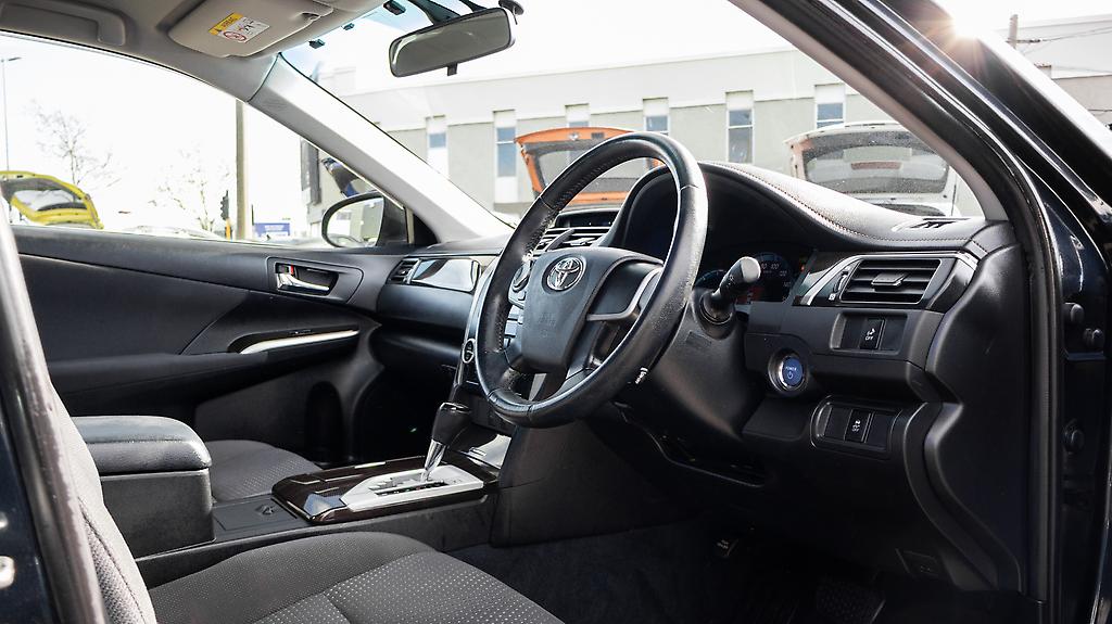 2012 Toyota Camry G-Package hybrid image 351871