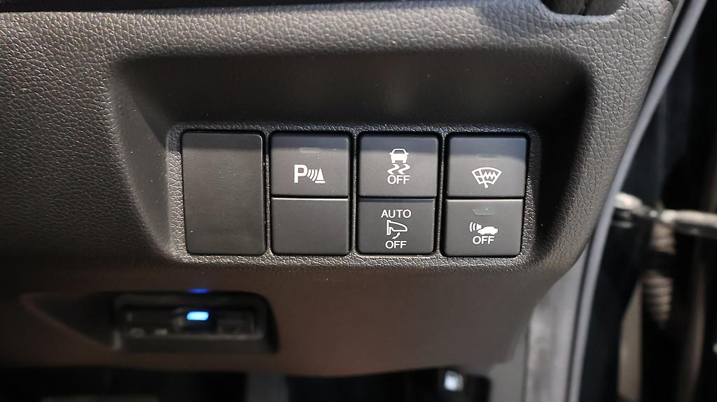 2015 Honda Shuttle Hybrid Z image 350873