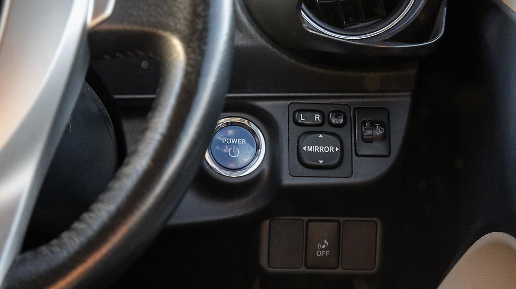 2012 Toyota Aqua F model spec push start, Hybrid image 347514