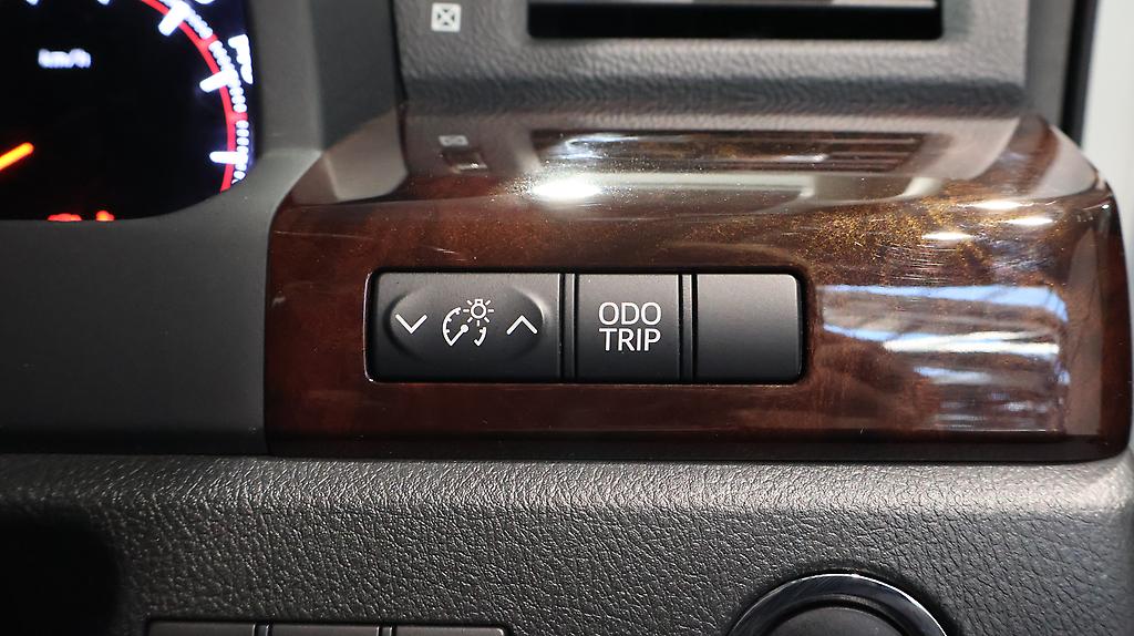 2012 Toyota Vellfire 2.4Z, 8 Seater, Reverse Camera image 349467