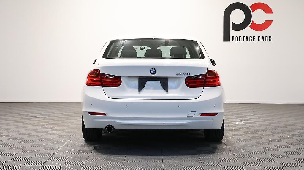 2013 BMW 320i Cruise Control + Reverse Camera image 349008