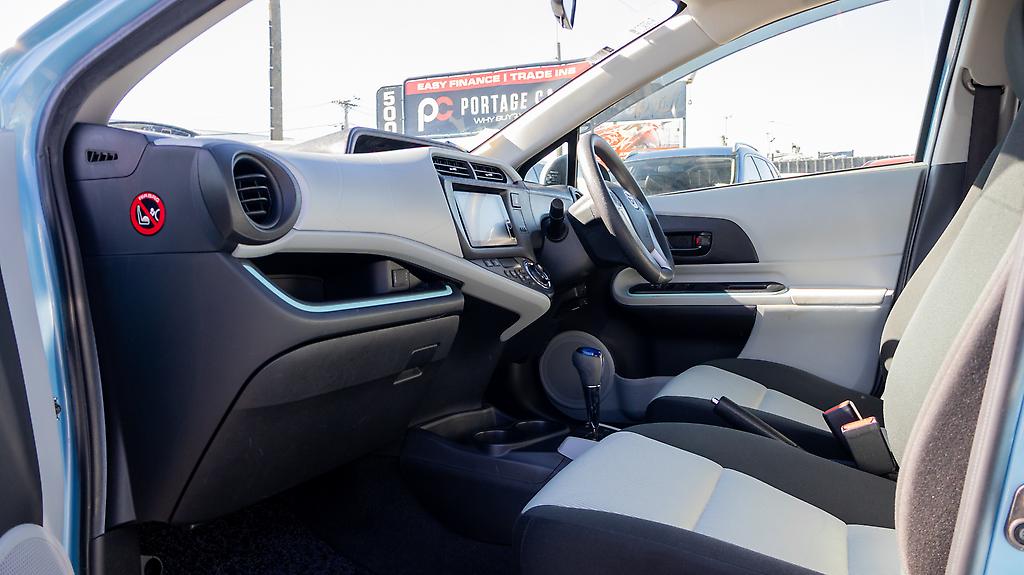 2012 Toyota Aqua G model , Heated seats, Push start image 350794