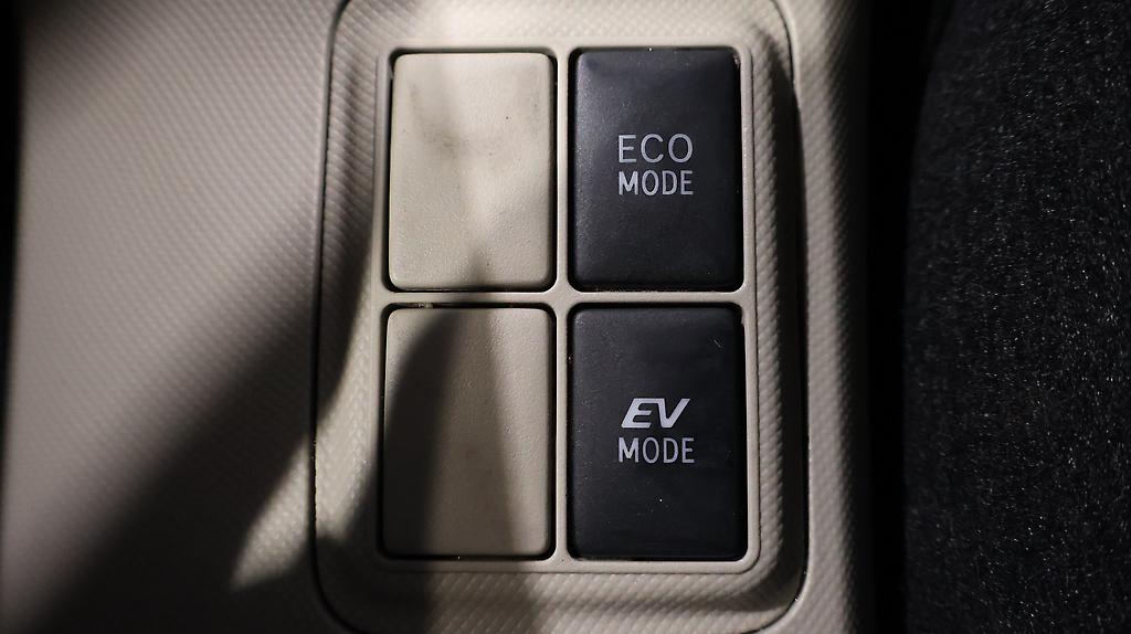 2014 Toyota Aqua G Model, Push Start, Reverse Camera image 350051