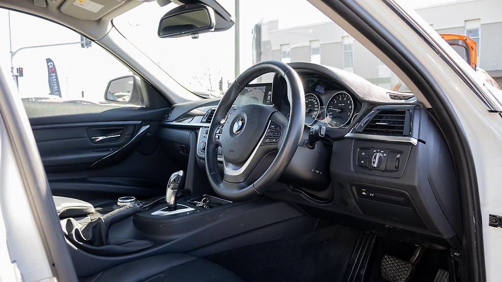 2014 BMW 320i 320i 8AT , Leather pkg Low Kms image 350745