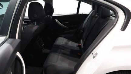 2012 BMW 320i Reverse Camera, Steering Wheel Controls image 348759