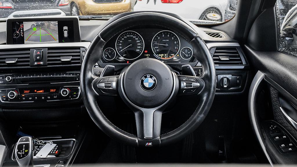 2013 BMW 3 Series 320i M Sports , Parking sensors image 346621