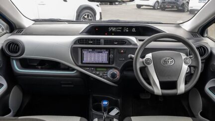 2013 Toyota Aqua G spec  Heated seats, Push start image 348325