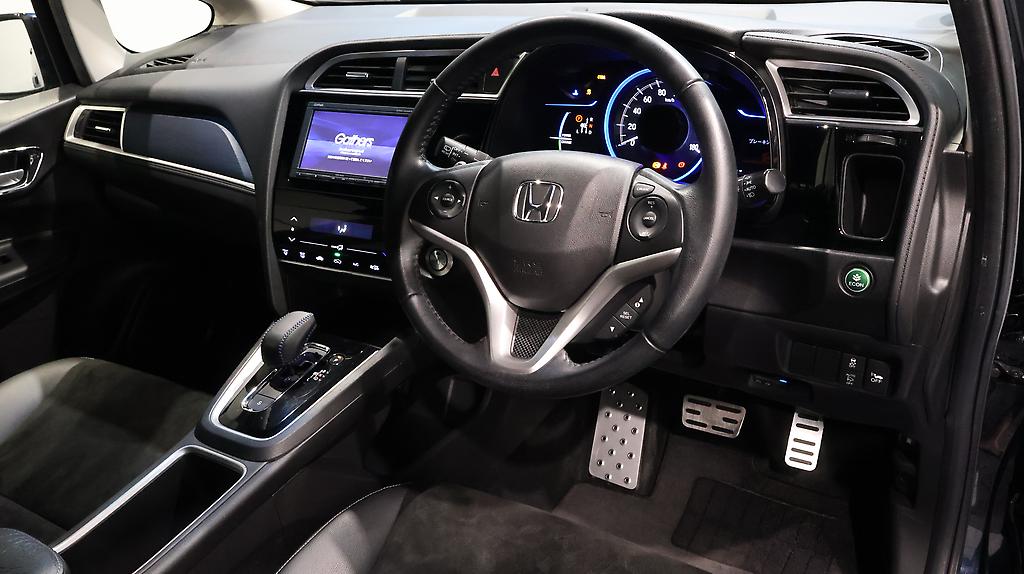 2016 Honda Shuttle Hybrid X image 348263