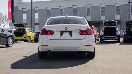 2014 BMW 320i 320i 8AT , Leather pkg Low Kms image 350738