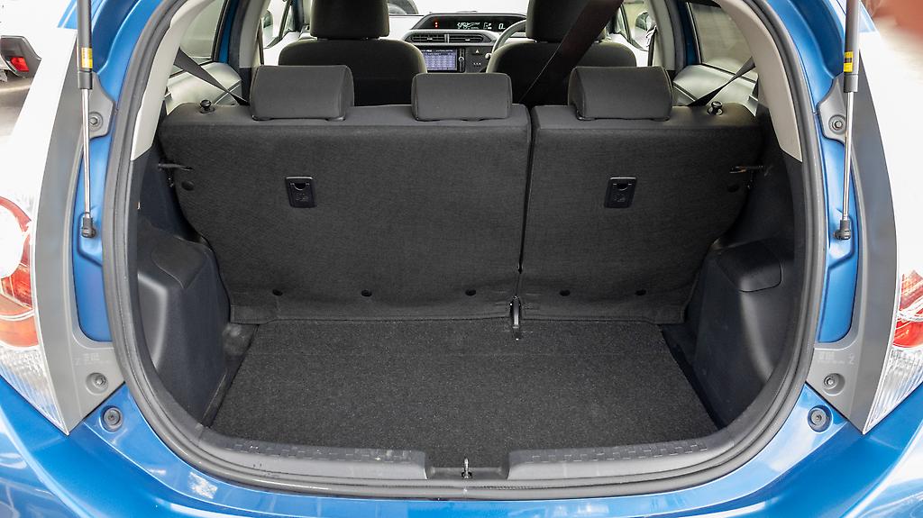 2013 Toyota Aqua G spec  Heated seats, Push start image 348337
