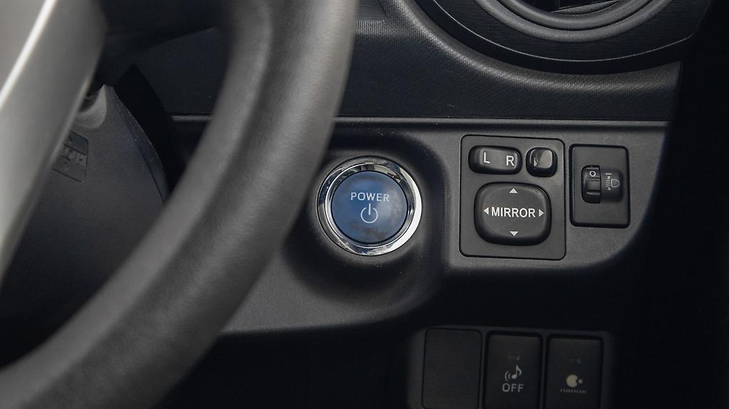 2013 Toyota Aqua G spec  Heated seats, Push start image 348331