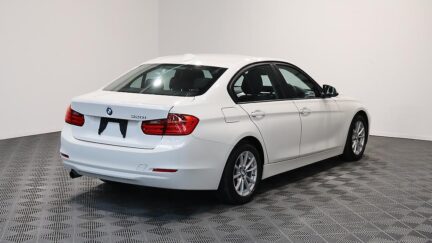 2012 BMW 320i Reverse Camera, Steering Wheel Controls image 348755