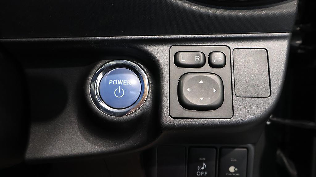 2015 Toyota Aqua S Model + Heated Seats image 347829