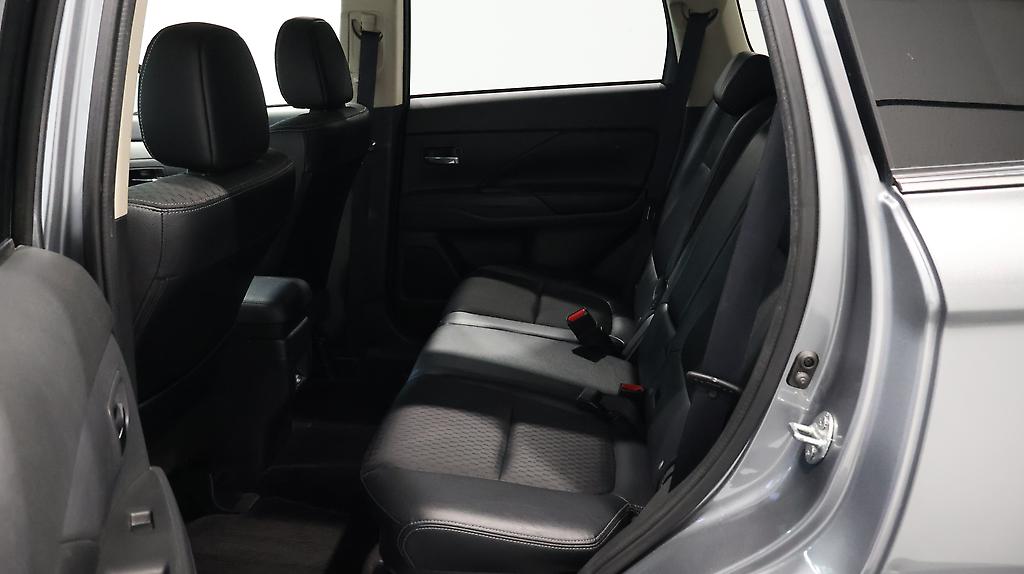 2013 Mitsubishi Outlander PHEV G Navi Package 4WD image 351140
