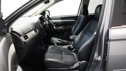 2013 Mitsubishi Outlander PHEV G Navi Package 4WD image 351139