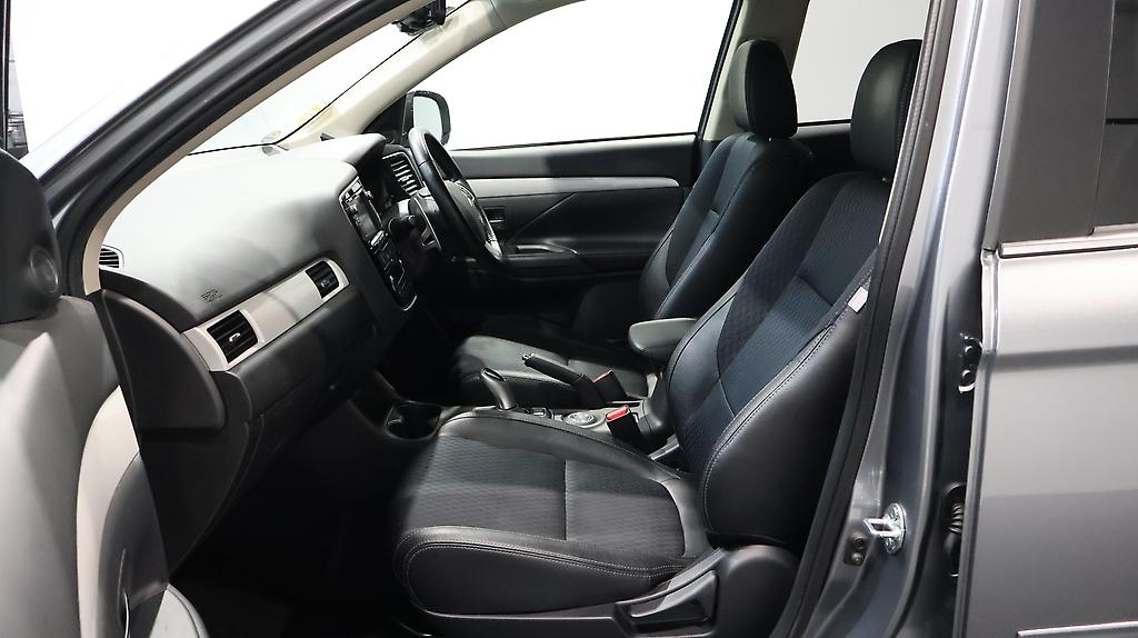 2013 Mitsubishi Outlander PHEV G Navi Package 4WD image 351139