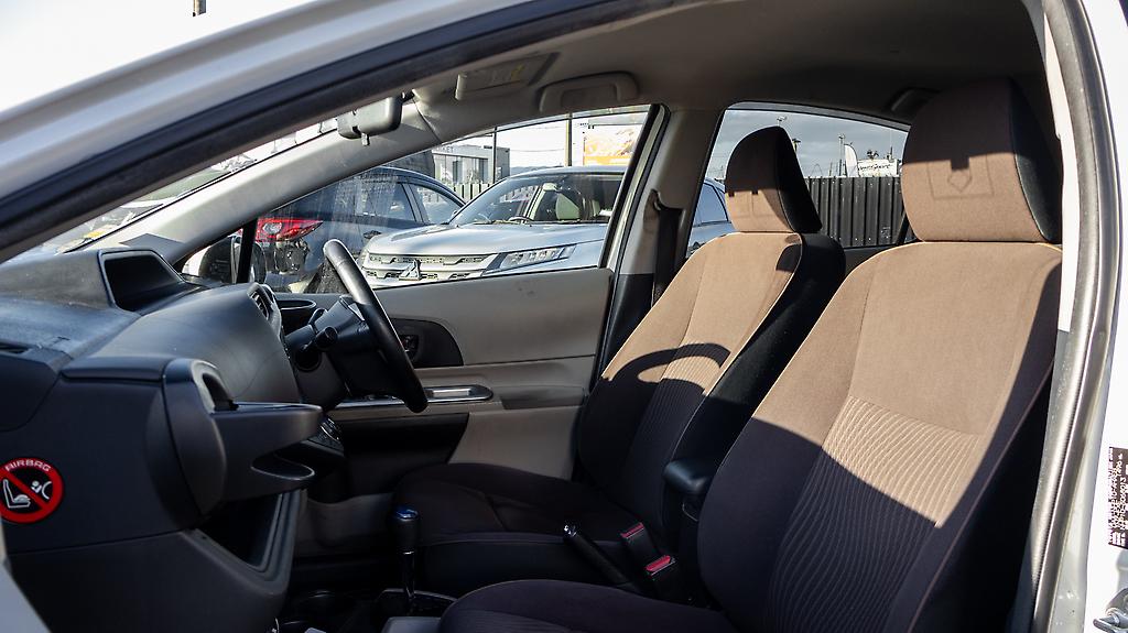 2012 Toyota Aqua F model spec push start, Hybrid image 347517